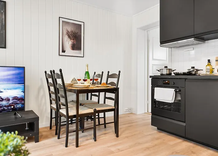 5 Mins To City Center In Bright & Cozy Stay