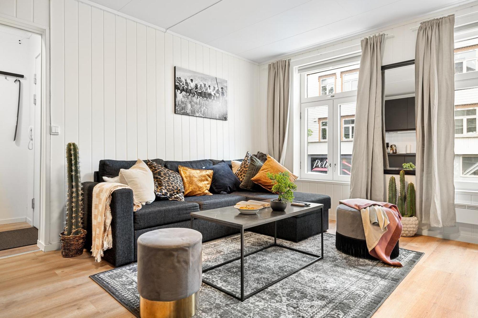 Apartment 5 Mins To Center In Bright & Cozy *