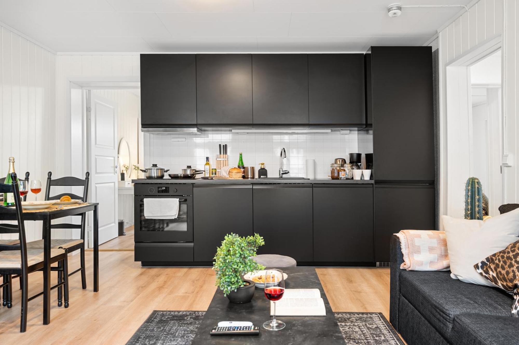 5 Mins To Center In Bright & Cozy Apartment