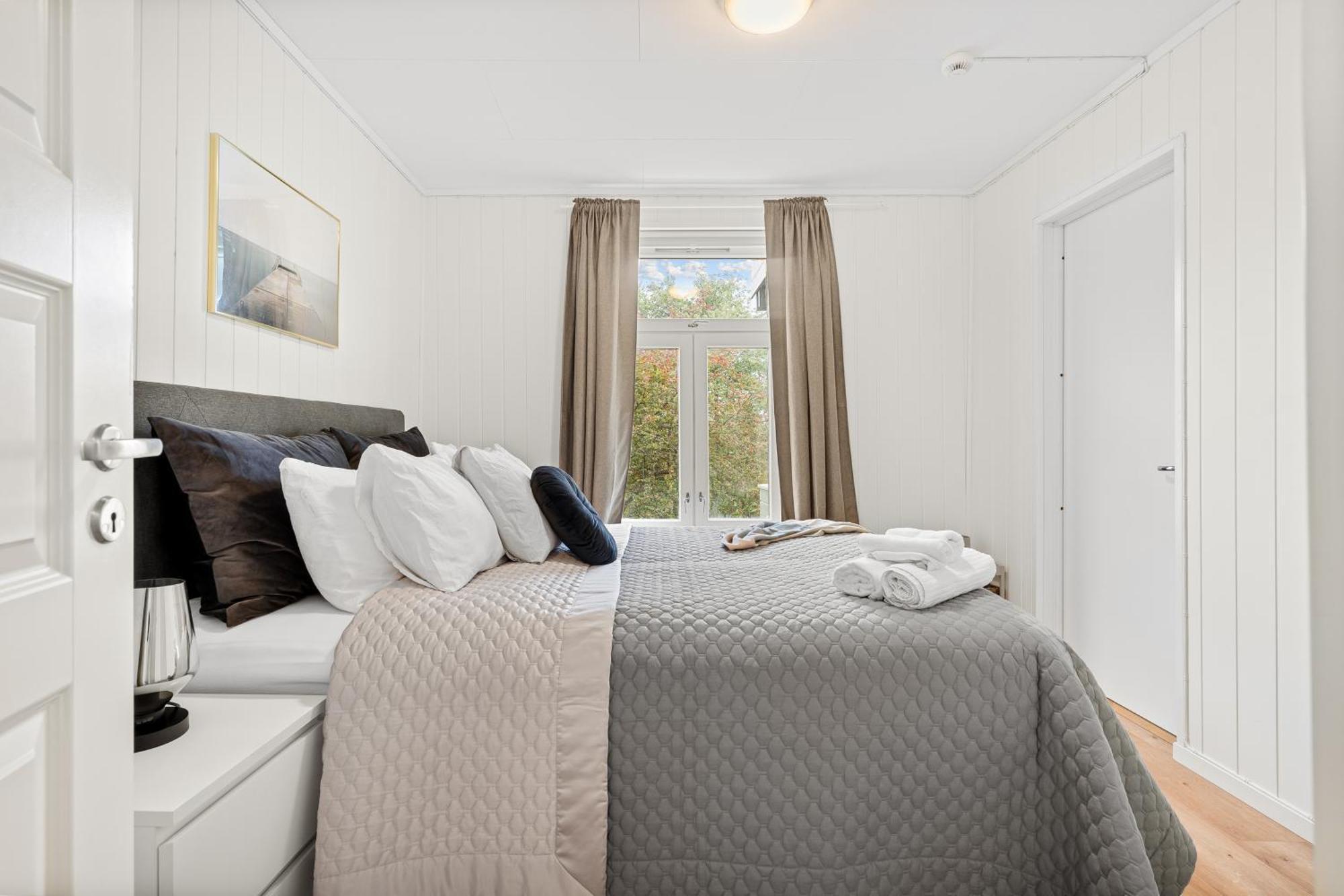 Apartment 5 Mins To Center In Bright & Cozy *