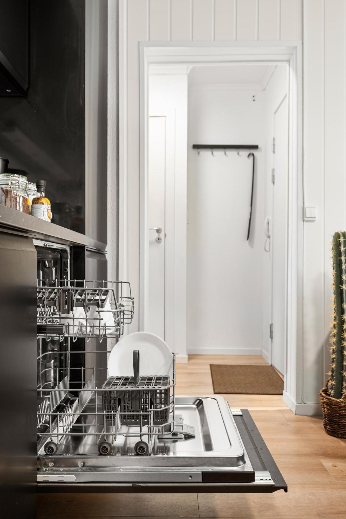 Apartment 5 Mins To Center In Bright & Cozy